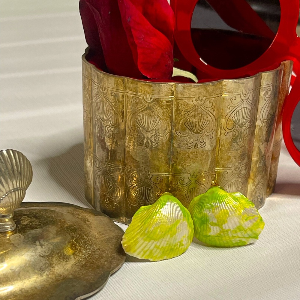 “Limes please” 🍋‍🟩 Hand crafted seashell 🐚 earrings